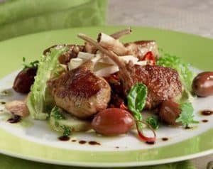 Seared meat medallions with mushrooms and fresh greens