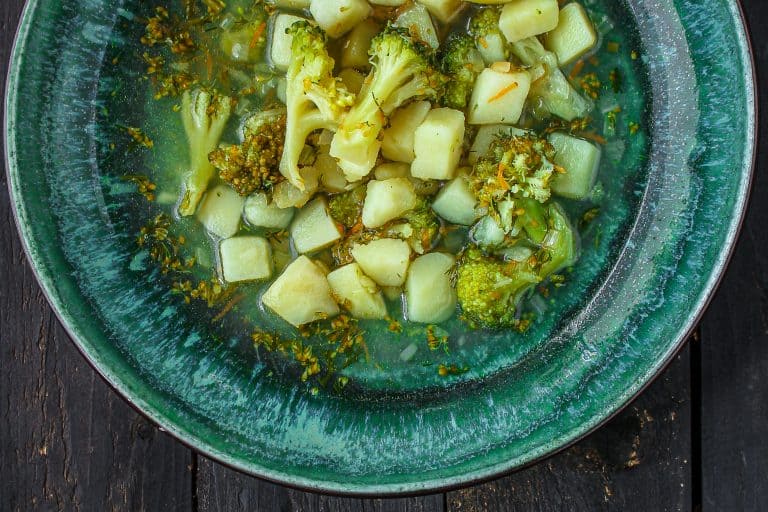 soup broccoli, broth and other vegetables (vegetarian first course)